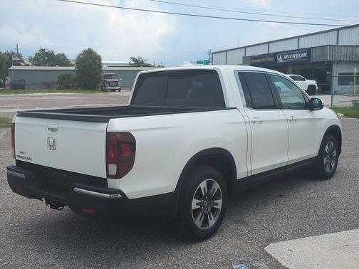 White 2019 Honda Ridgeline RTL