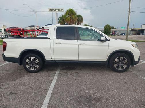 White 2019 Honda Ridgeline RTL