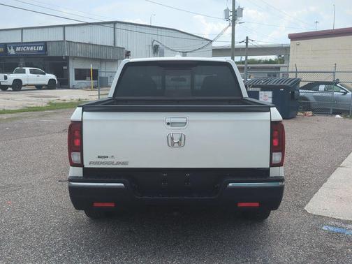 White 2019 Honda Ridgeline RTL