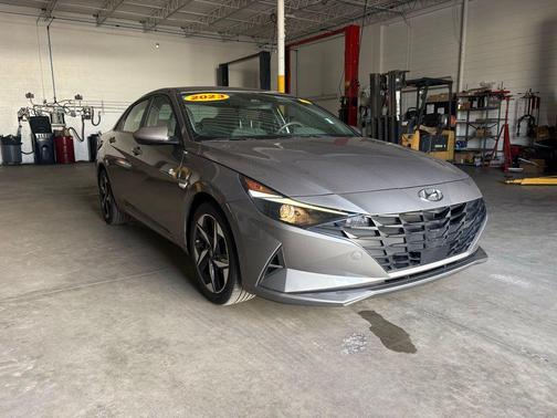 Fluid Metal 2023 Hyundai ELANTRA SEL