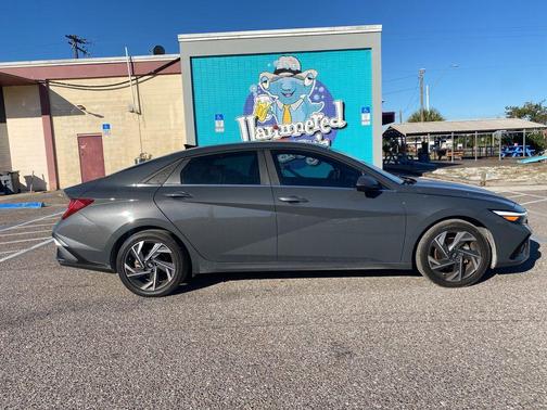 2024 Hyundai ELANTRA Limited