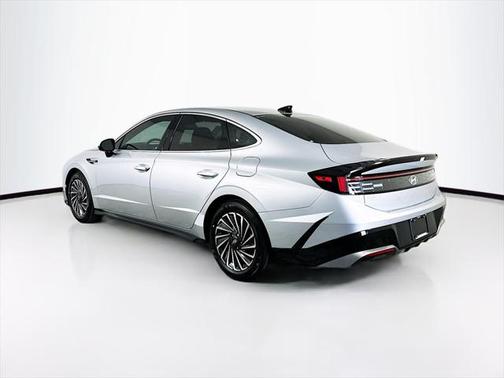 2025 Hyundai SONATA Hybrid SE