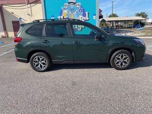 2024 Subaru Forester Premium