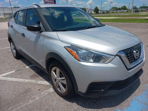 Brilliant Silver Metallic 2020 Nissan Kicks S