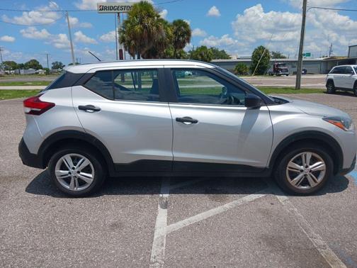 Brilliant Silver Metallic 2020 Nissan Kicks S