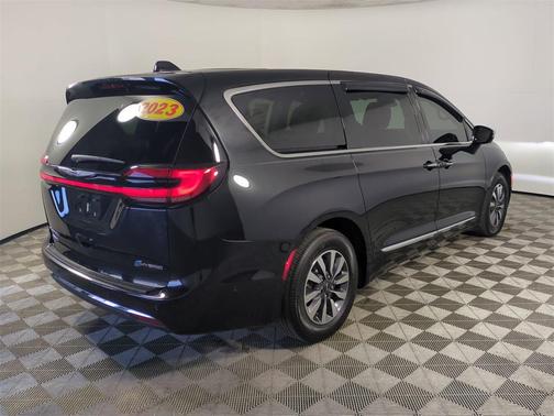 2023 Chrysler Pacifica Hybrid Limited