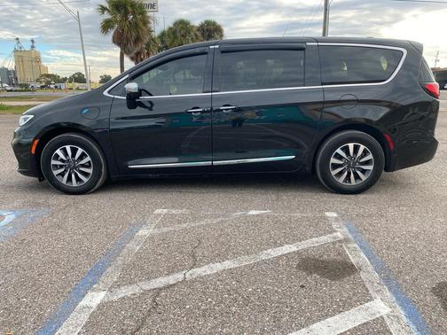 2023 Chrysler Pacifica Hybrid Limited