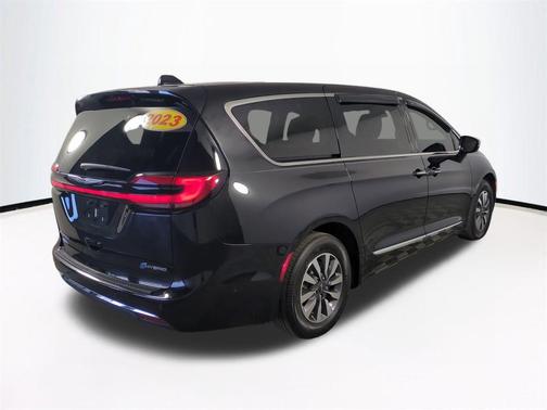 2023 Chrysler Pacifica Hybrid Limited