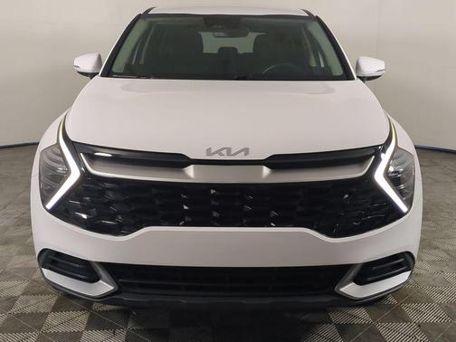 Glacial White Pearl 2025 Kia Sportage EX