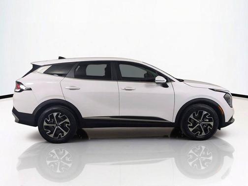 Glacial White Pearl 2025 Kia Sportage EX