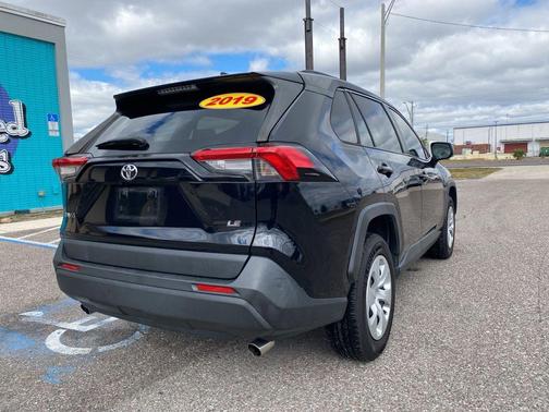 2019 Toyota RAV4 LE