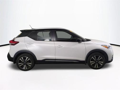 2019 Nissan Kicks SR