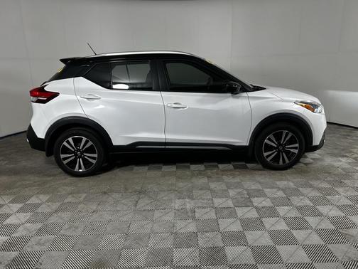 2019 Nissan Kicks SR