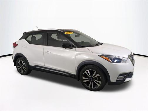 2019 Nissan Kicks SR