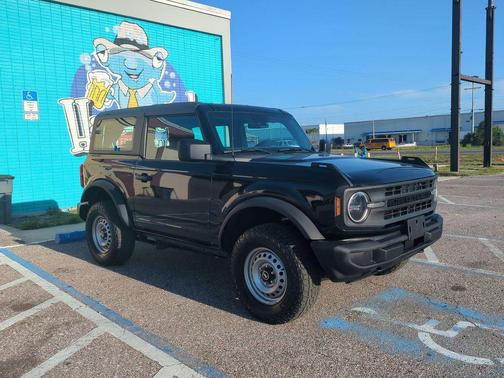 Shadow Black 2023 Ford Bronco Base