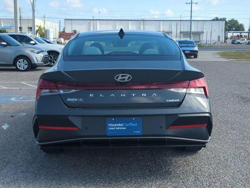 Ecotronic Gray 2024 Hyundai ELANTRA Limited