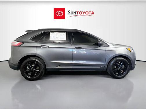 Carbonized Gray Metallic 2024 Ford Edge SE