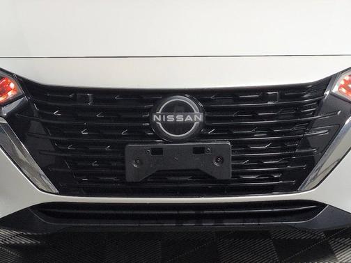 Aspen White 2025 Nissan Sentra SV