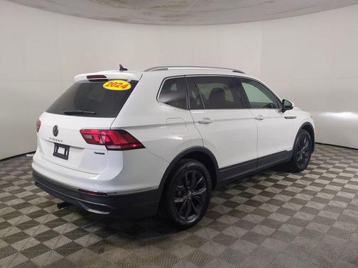 2024 Volkswagen Tiguan 2.0T SE 4MOTION