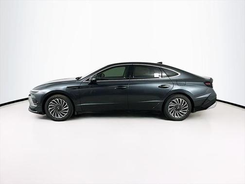 2025 Hyundai SONATA Hybrid SE