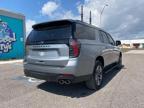 2025 Chevrolet Suburban 4WD Z71