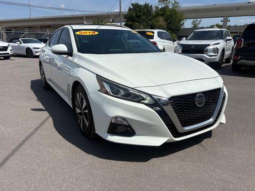 Pearl White Tricoat 2019 Nissan Altima 2.5 SV