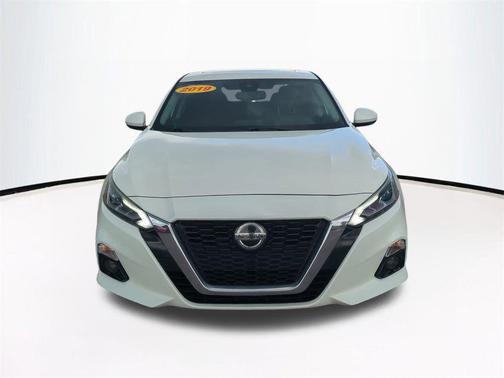 Pearl White Tricoat 2019 Nissan Altima 2.5 SV