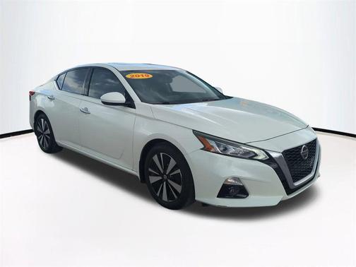 Pearl White Tricoat 2019 Nissan Altima 2.5 SV