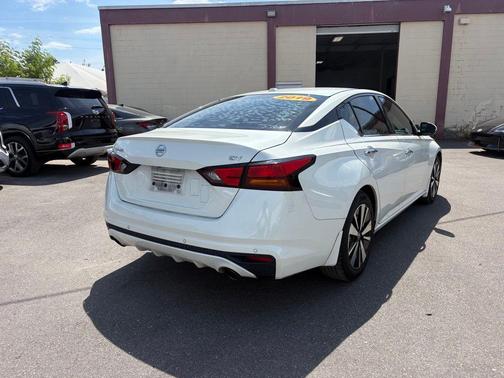 Pearl White Tricoat 2019 Nissan Altima 2.5 SV
