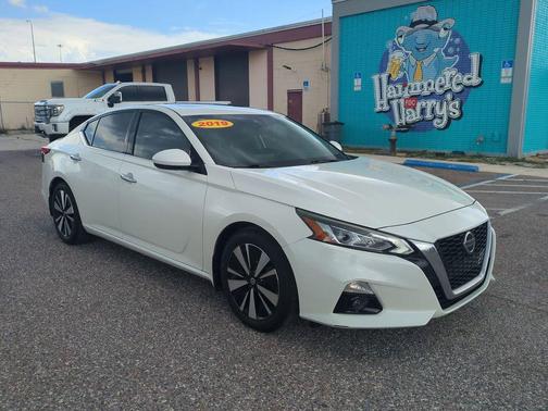 Pearl White Tricoat 2019 Nissan Altima 2.5 SV