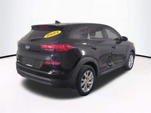 2021 Hyundai TUCSON SE