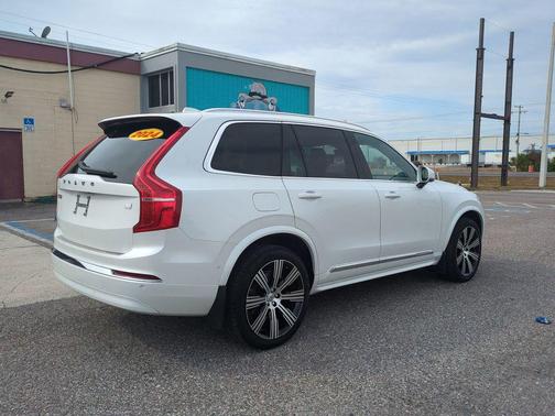 2024 Volvo XC90 Recharge Plug-In Hybrid T8 Ultimate Bright Theme 7-Seater