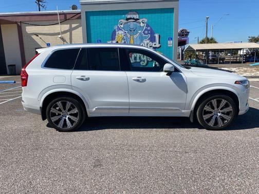 2024 Volvo XC90 Recharge Plug-In Hybrid T8 Ultimate Bright Theme 7-Seater