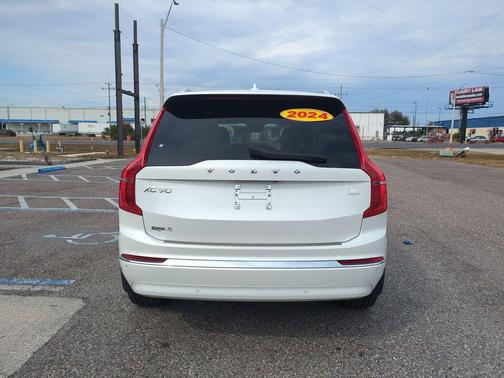 2024 Volvo XC90 Recharge Plug-In Hybrid T8 Ultimate Bright Theme 7-Seater