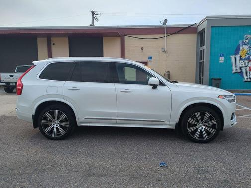 2024 Volvo XC90 Recharge Plug-In Hybrid T8 Ultimate Bright Theme 7-Seater