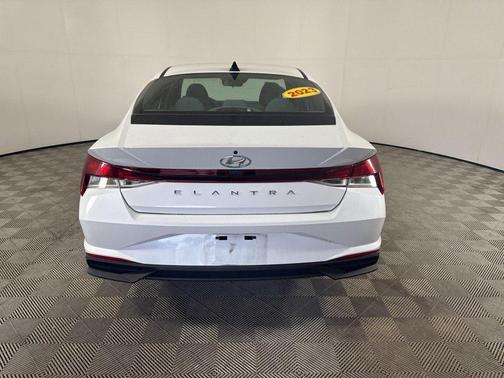 2023 Hyundai ELANTRA SE
