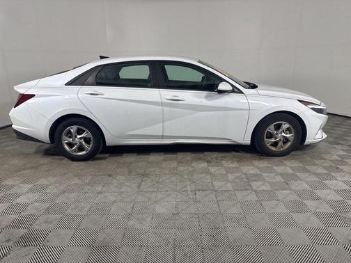 2023 Hyundai ELANTRA SE