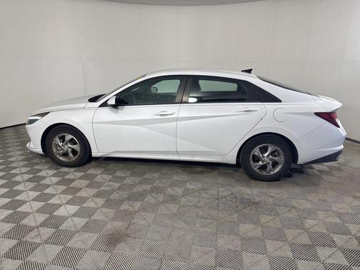 2023 Hyundai ELANTRA SE