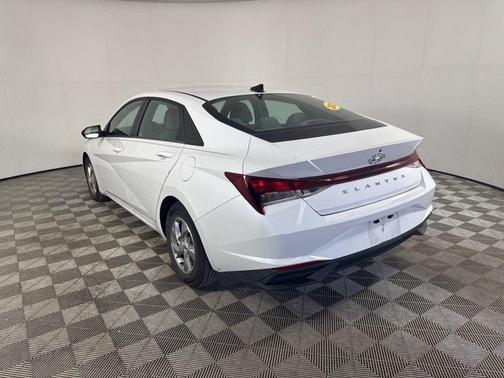2023 Hyundai ELANTRA SE