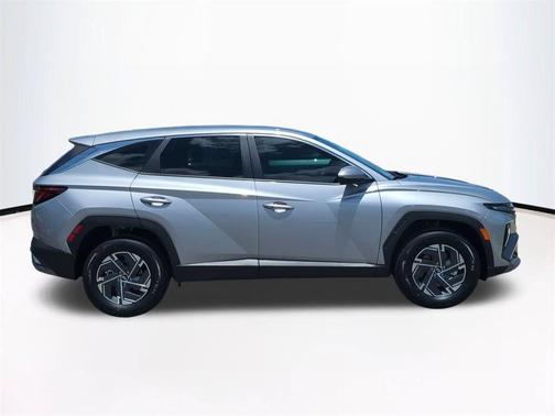 Shimmering Silver 2026 Hyundai TUCSON Hybrid Blue SE