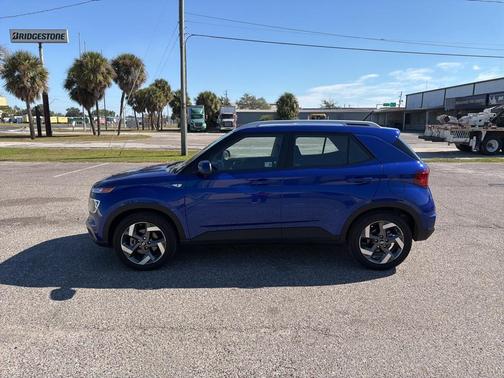 2024 Hyundai VENUE SEL