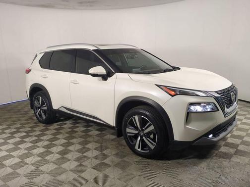 Pearl White Tricoat 2021 Nissan Rogue SL