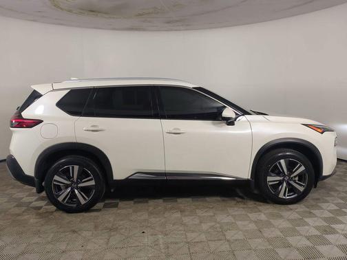 Pearl White Tricoat 2021 Nissan Rogue SL