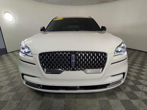 Pristine White Metallic Tri-Coat 2023 Lincoln Aviator Black Label Grand Touring AWD