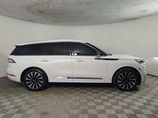 Pristine White Metallic Tri-Coat 2023 Lincoln Aviator Black Label Grand Touring AWD
