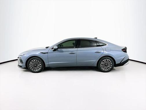 2025 Hyundai SONATA Hybrid SE