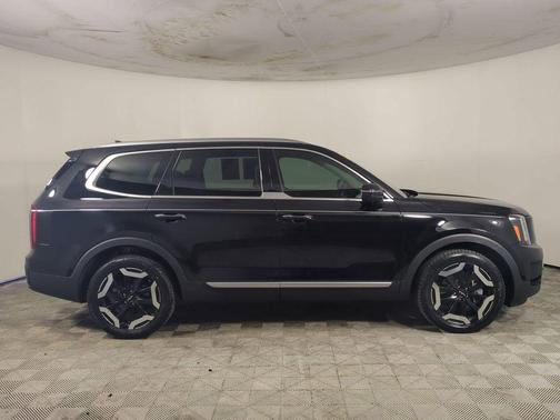 Ebony Black 2023 Kia Telluride S