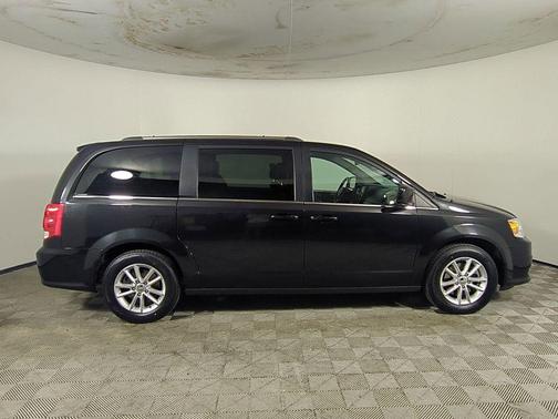Black Onyx Crystal Pearlcoat 2019 Dodge Grand Caravan SXT