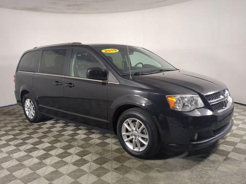 Black Onyx Crystal Pearlcoat 2019 Dodge Grand Caravan SXT