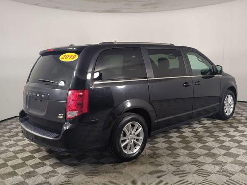 Black Onyx Crystal Pearlcoat 2019 Dodge Grand Caravan SXT